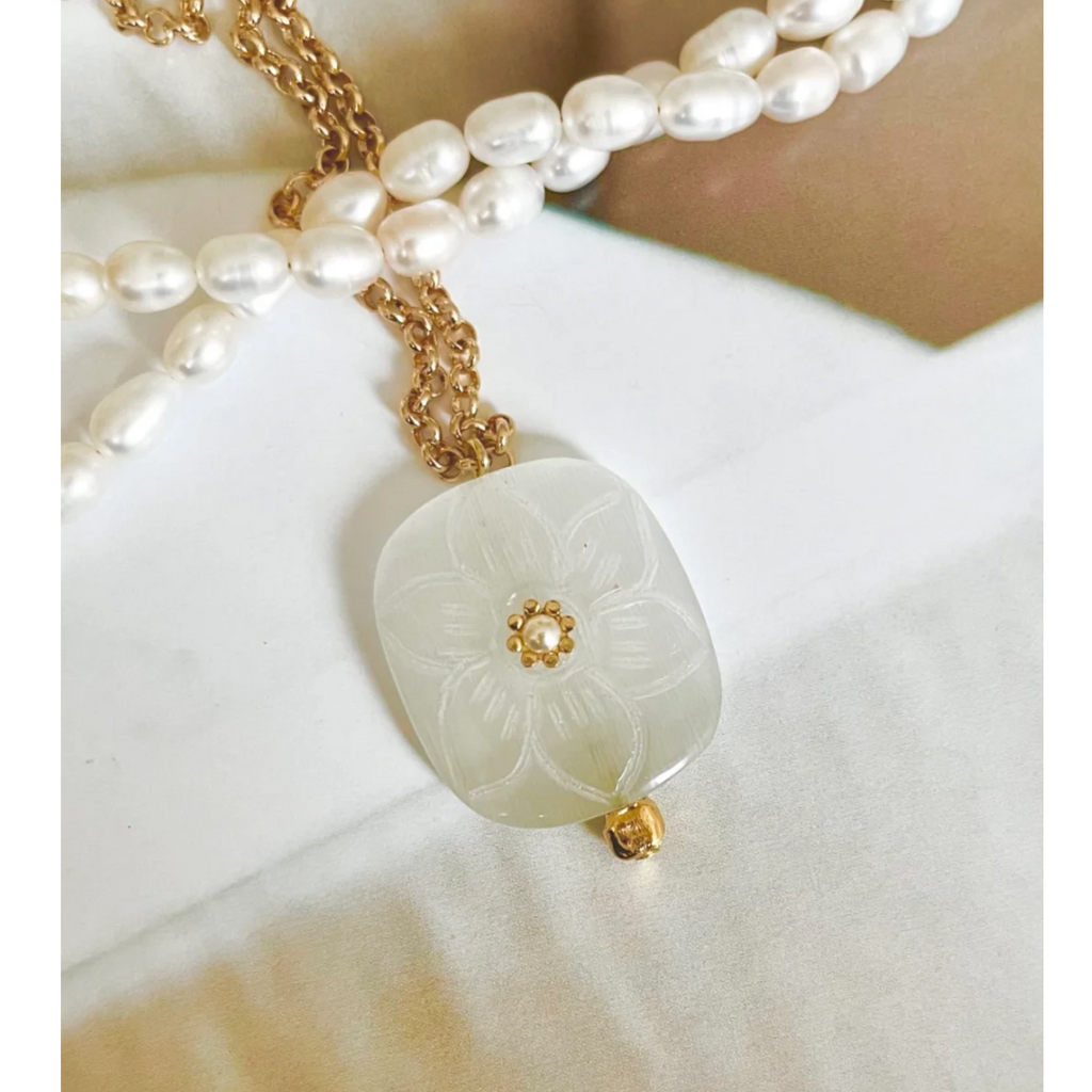 Women's crystal pendant necklace