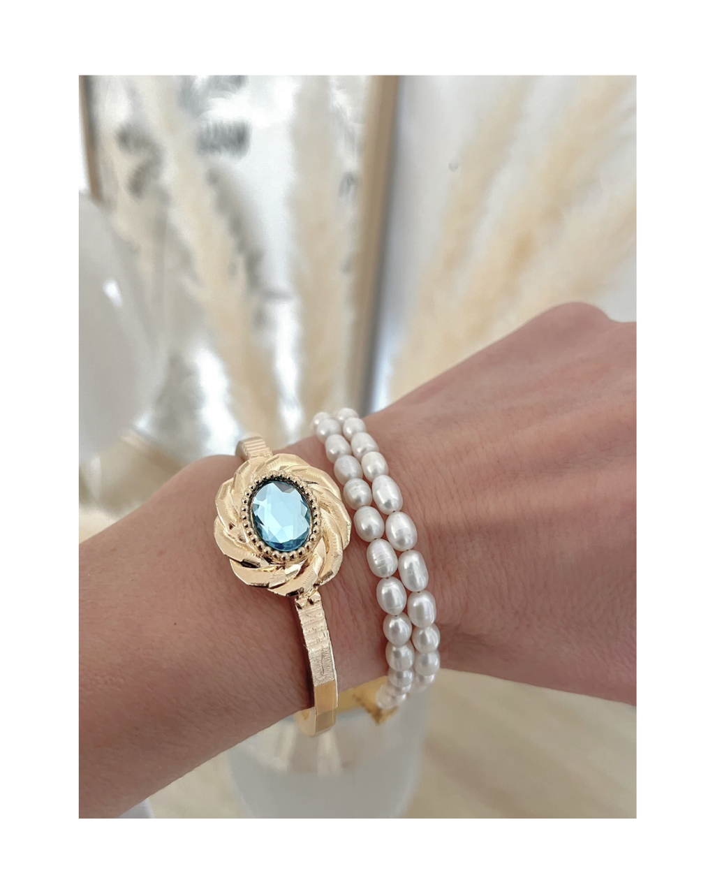 Bracelet design doré - Bientôt disponible