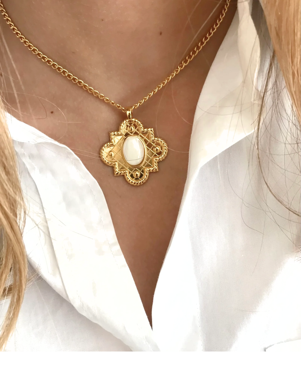 Collier original doré à l'or fin