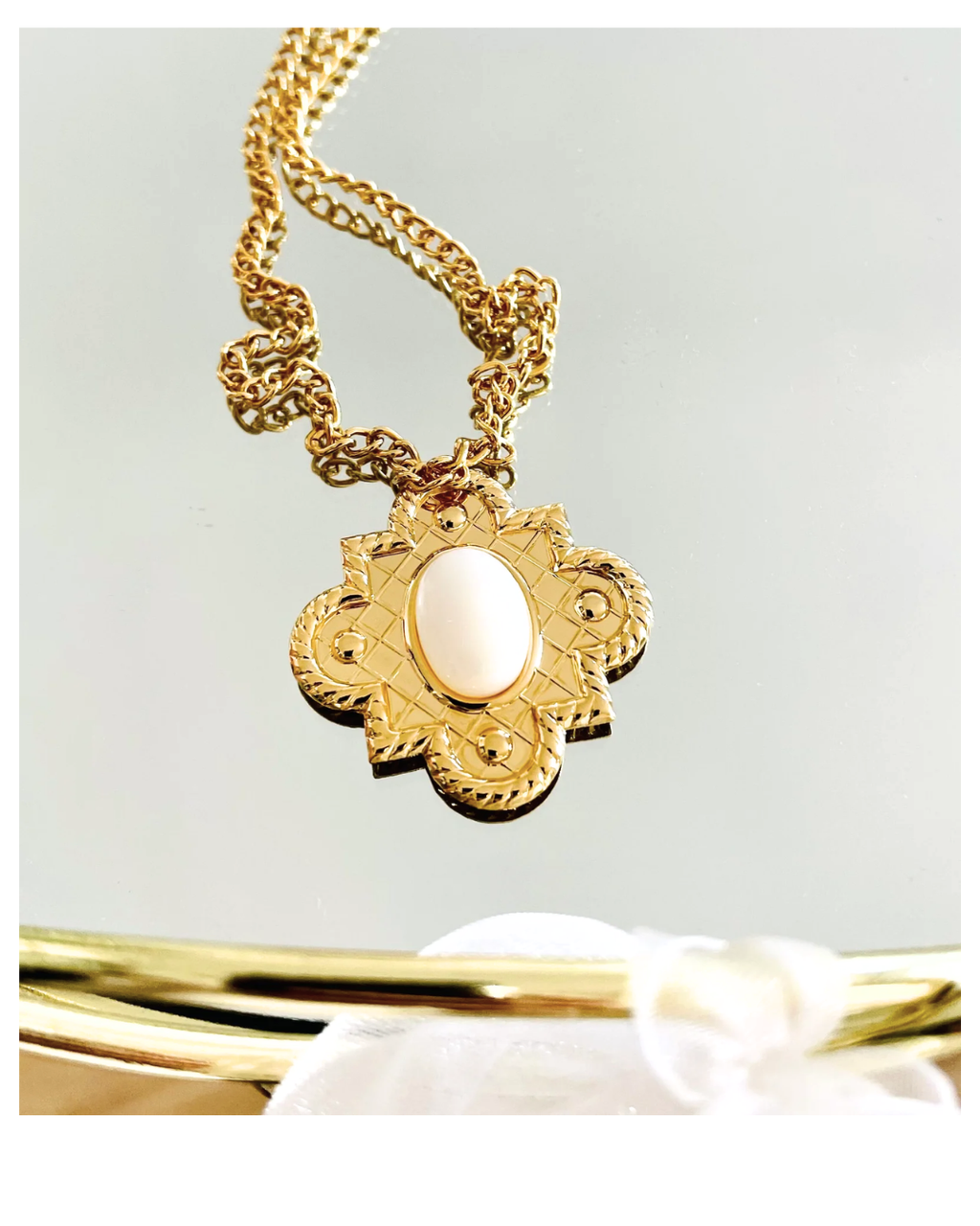 Collier original doré à l'or fin
