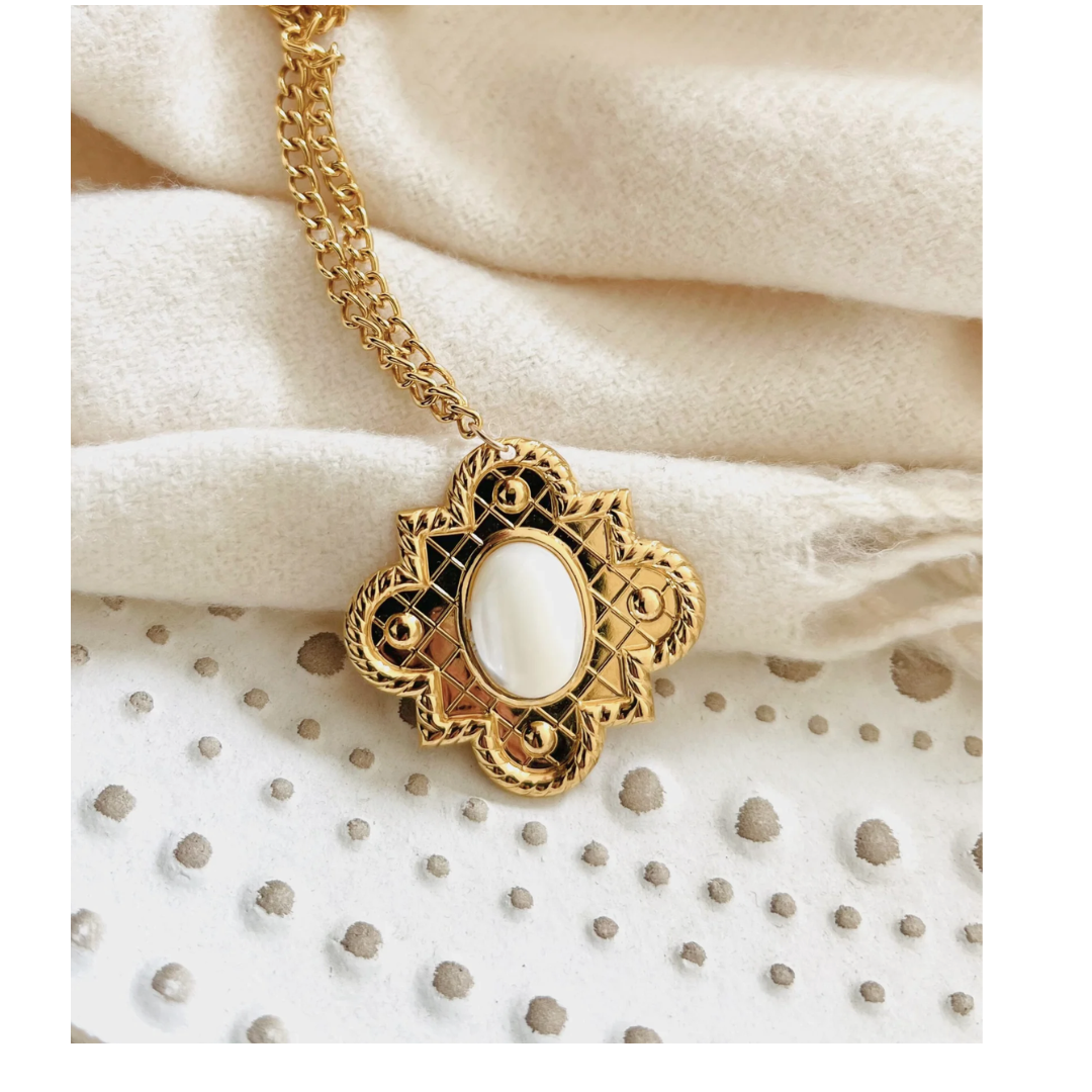 Collier original doré à l'or fin