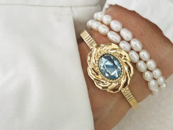 Bracelet femmes et sa perle lumineuse à facettes bleu lagon