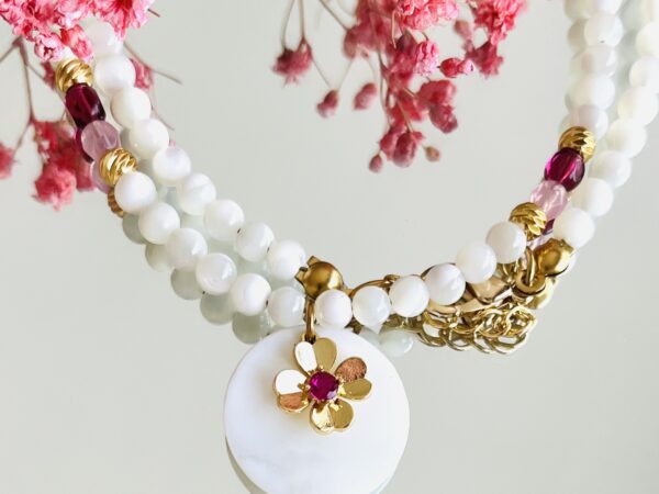 Collier femme perles nacre & sa perle framboise lumineuse