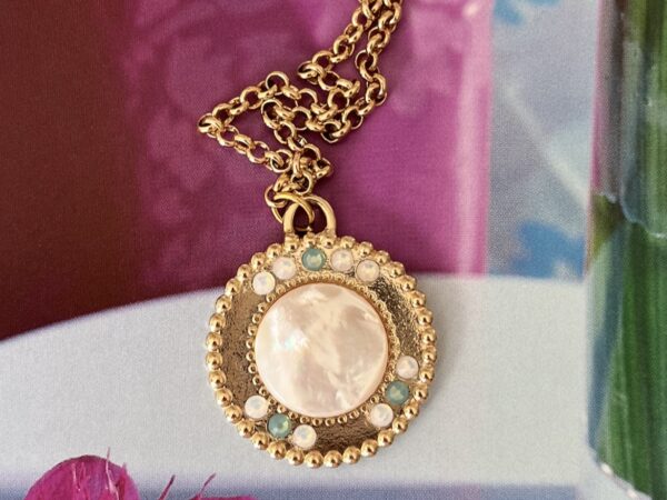 Collier pendentif nacre