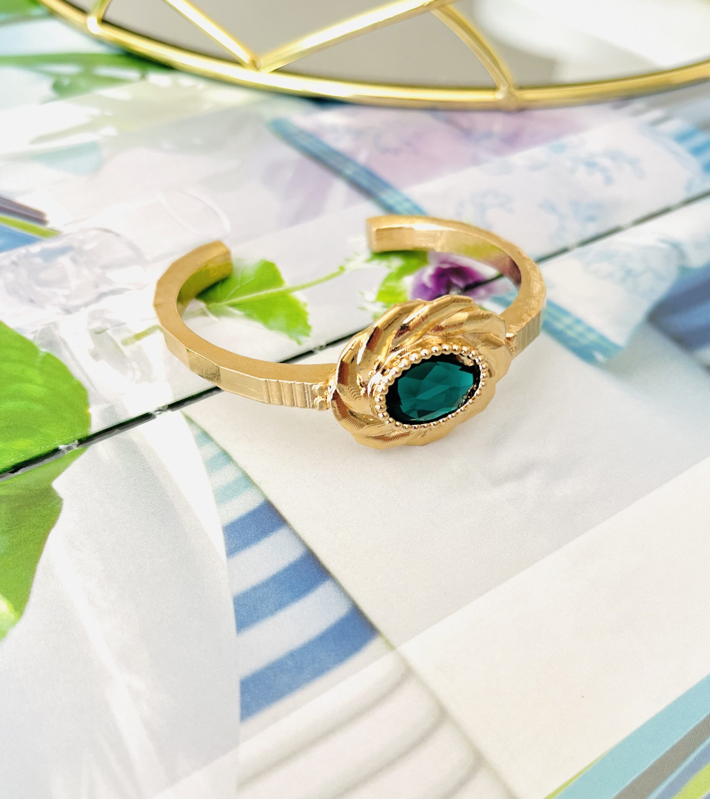 Bracelet jonc femme doré & sa perle bleu lagon – Image 2