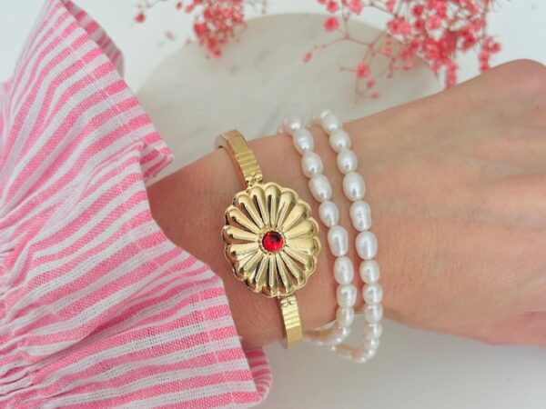 Bracelet floral et sa perle lumineuse