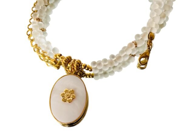 Collier femme doré & son pendentif en nacre naturel