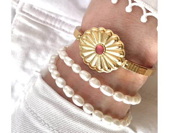 Bracelet floral et sa perle lumineuse