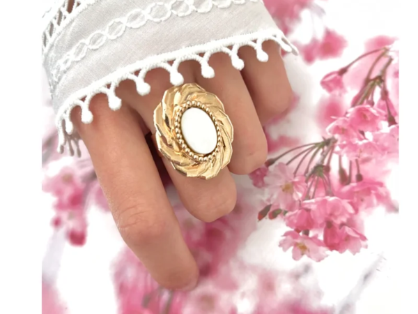 Bague tendance plaqué or & sa perle nacre naturelle