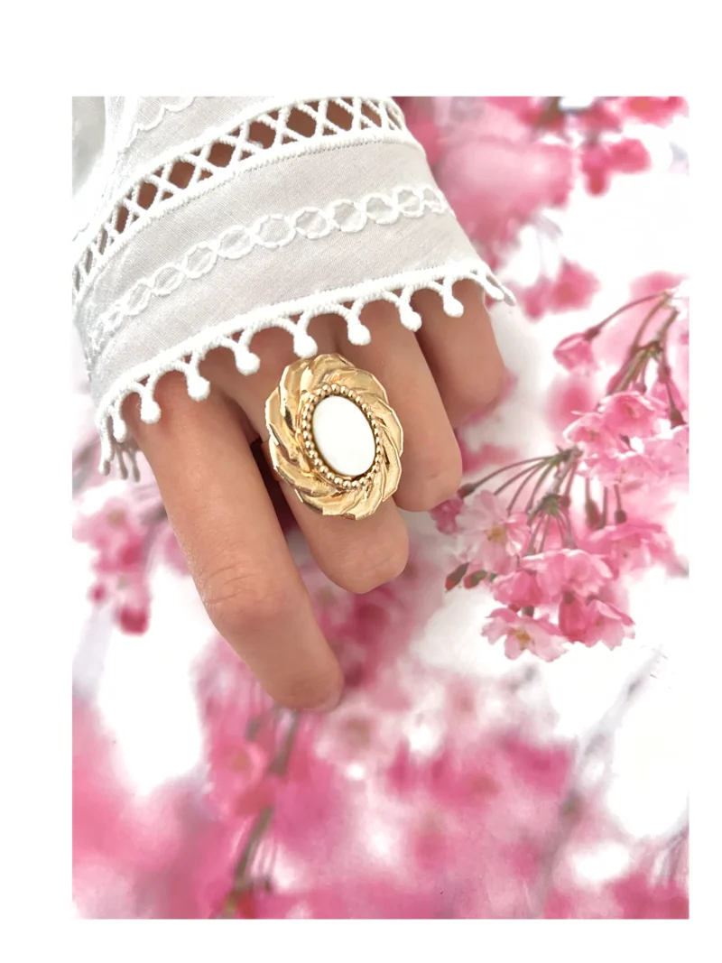 Bague tendance plaqué or & sa perle nacre naturelle