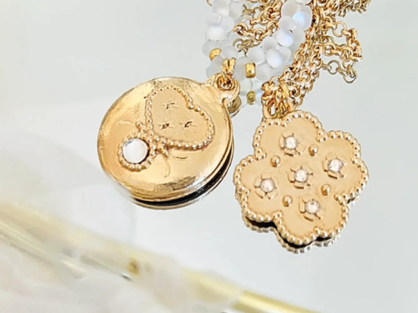 Collier femme élégant doré à l'or fin 24 carats.