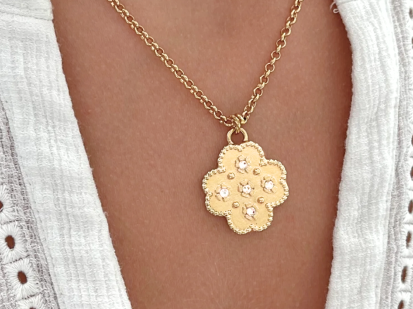 Collier doré à l'or fin & sa perle de verre lumineuse
