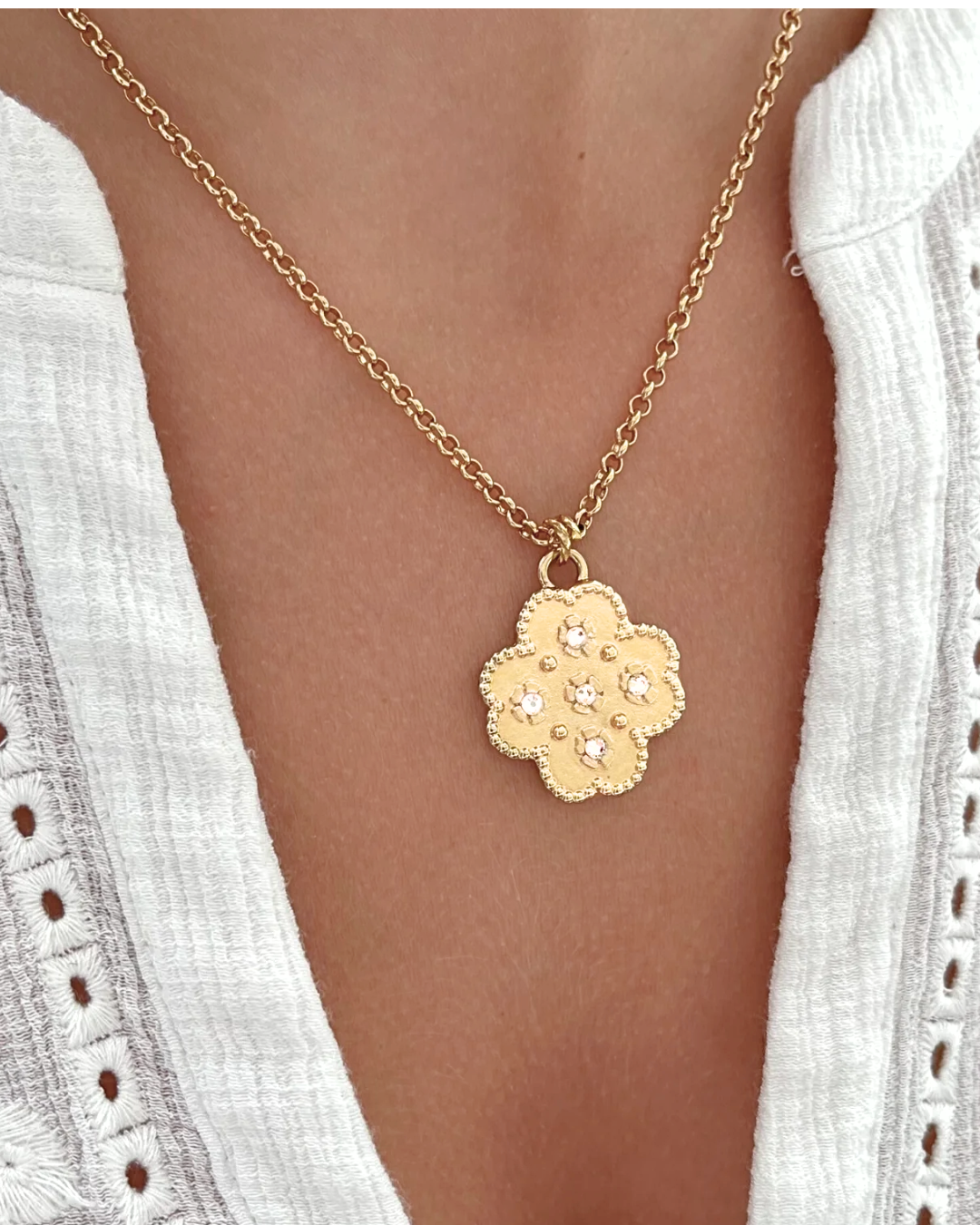 Collier doré à l'or fin & sa perle de verre lumineuse