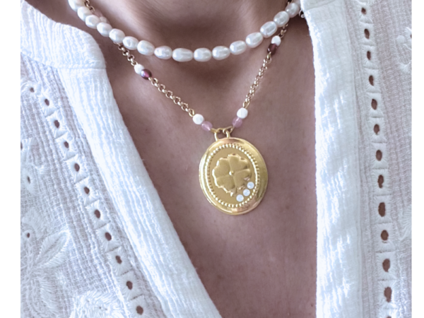 Collier pour femmes au design florale