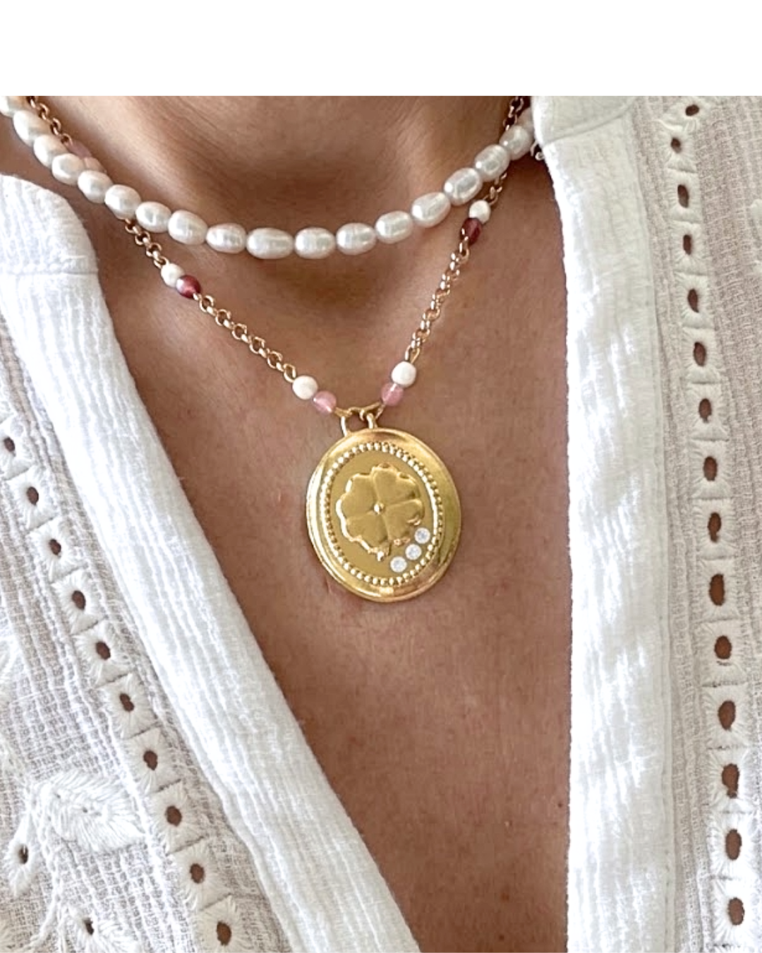 Collier pour femmes au design florale
