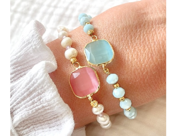 Bracelets perles femmes - Des bracelets lumineux ornés d'une perle rose rose ou turquoise.